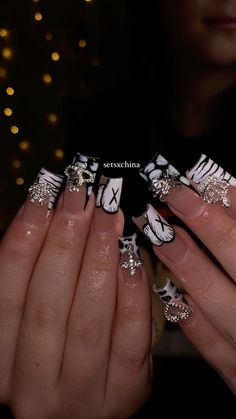 Star Black Nails Acrylic, Short Hk Nails, Nails Acrylic Kaws, Black And Grey Nails Short, New Years Nail Ideas Acrylic, Nail Ideas Kaws, Kaws White, Kaws Nails Black, Kaws Nail Ideas