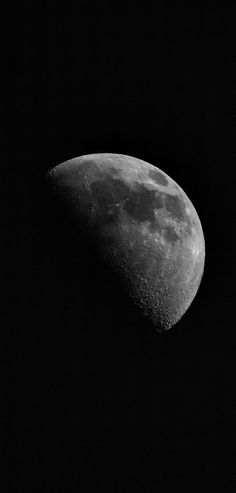 Moon Ios Moon Wallpaper, Moon Homescreen Wallpaper, Ipad Wallpaper Moon, Lockscreen Aesthetic Iphone Wallpapers Black, Moon Lock Screen, Gray Wallpaper Iphone, Moon Homescreen, Moon Lockscreen, Moon Wallpaper Iphone