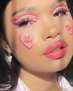 Valentine's Makeup Ideas, Natural Valentines Day Makeup, Valentines Themed Makeup, Valentines Looks Makeup, Valentines Creative Makeup, Creative Valentines Makeup, Valentine Looks Makeup, Valentine’s Day Makeup Creative, Valentines Day Make Up Looks Eye Makeup