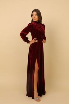 Tiered Dress Formal, Reception Dress Long, Burgundy Velvet Dress, Fall Bridesmaid Dresses, Velvet Prom Dress, Dress Velvet, Dress Bridesmaid, Ball Gowns Prom, Prom Dresses Ball Gown