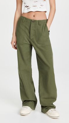 Fabric: Lightweight, non-stretch canvas Patch front and flap back pockets Button fly Shell: 100% cotton Wash cold Imported, China Measurements Measurements from size 24 Rise: 12.25in / 31cm Inseam: 32in / 81cm Leg opening: 21.25in / 54cm Green Pants Women, Edgy Aesthetic, Utility Pants, Aging Beautifully, Green Pants, Denim Branding, China Fashion, Baggy Fits, High Waisted Pants