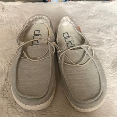 Hey Dude Kids Shoes Size Y1-L2 Please See Photos Hey Dude Shoes, Hey Dude, Shoes Color, Kids Shoes, Kids Shop, Cream, Color