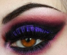 evil queen makeup Maroon Eye Makeup, Evil Queen, Halloween Looks, Eye Make, Makeup For Brown Eyes