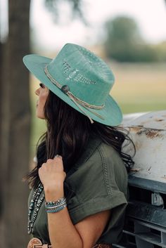 The new Topo Chico Charlie 1 Horse hat is an extremely fun way to finish off any spring or summer outfit. The light weight straw, ventilated crown and cushioned sweatband will aid in all day comfort while your at the beach or rodeo! 4" Teardrop crown3" Flat brimGrey braided leather hatband with silver toned accent stud