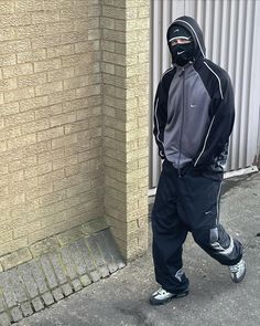 Eshay Lads Australia, Fashion Mfs Men, Uk Drill Outfit, Drill Outfit Men Uk, Uk Style Men Drill, Roadmen Aesthetic Uk, Trapstar Irongate Jacket, Skepta Tracksuit, Winter Streetwear