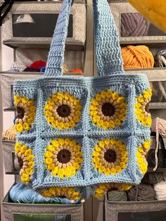 This summer bag is perfect for a day out relaxing in the sun. Summer Bag, Crochet Art, Days Out, Chicago Il, Be Perfect, Fiber Art, This Summer, The Sun, Sunflower