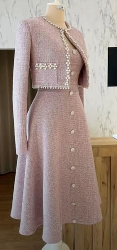 Tweed Pink Dress, Chanel Dress Aesthetic, Silent Luxury Outfits, Tweed Dress Outfit Classy, Chanel Tweed Outfit, Courtship Dress, Office Outfit Inspiration, Pink Tweed Dress, فستان زهري