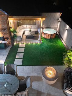 Tropical Backyard Landscaping, Backyard Pool Design, Urban Backyard, Backyard Design Ideas, Modern Backyard Landscaping, House Backyard