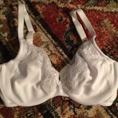 White Bra With Underwire.Two Hooks In Back,Adjustable Straps.Bandless Elegant White Stretch Bra, Fitted White Bra With Adjustable Straps, White Fitted Bra With Adjustable Straps, White Stretch Bra Partially Lined, Elegant White Bra With Lined Body, White Wedding Bra With Adjustable Straps, Elegant White Lined Bra, White Fitted Underwire Bra, Elegant White Full Coverage Bra