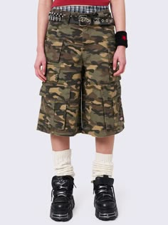 Step into the Y2K era with our all over camouflage Multi Pocket Long Cargo Shorts. Embrace 90s fashion and camo clothing with these shorts by Minga London. Elevate your streetwear game. Shop now! Acubi Grunge, Long Cargo Shorts, Cargo Shorts Outfit, Minga London, 90s Clothing, Camo Outfits, Y2k Era, Camo Shorts, Utility Pockets