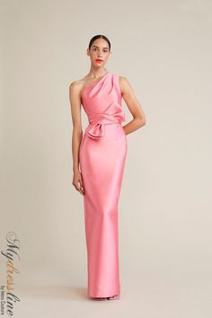 Indulge in elegance with the Audrey+Brooks 6220 silk dress. This one-shoulder masterpiece exudes sophistication with its tailored fit, slits for added dimension, and a charming bowknot accent. Make a statement at any event with this chic and refined column dress. Mother Of The Bride Aesthetic, Fun List, Draped Bodice, Dream Dresses, Mob Dresses, One Shoulder Gown, Guest Attire, Evening Gowns Elegant, Column Dress