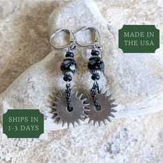 These Steampunk Gear Earrings combine black glass beads with authentic watch parts, creating a unique Victorian fantasy flair. With lever back dangle design, they're a perfect handmade gift for your friend or sister. 𝗗𝗘𝗧𝗔𝗜𝗟𝗦 🍃 Earrings measure 1 and 3/4 inches from the base of the ear wires 🍃 Ear wires are made in the USA of surgical stainless steel 🍃 Czech glass beads in black with stone speckle 🍃 Brass and pewter in antiqued silver plate; chain in matte black plate 🍃 Genuine small watch gears 🍃 Large gears are able to move a bit on the chain loop 🍃 Limited Edition gift; don't miss out! 𝗛𝗢𝗪 𝗧𝗢 𝗢𝗥𝗗𝗘𝗥 1: Select item quantity 2: Select options, if applicable 3: Add to cart 4: Choose shipping method 𝗬𝗢𝗨 𝗔𝗟𝗦𝗢 𝗠𝗜𝗚𝗛𝗧 𝗟𝗜𝗞𝗘 Matching necklace: https://www.ets Gear Earrings, Watch Gears, Small Watch, Steampunk Gears, Chain Loop, Earring Handmade, Watch Parts, Gift For Sister, Earring Gift