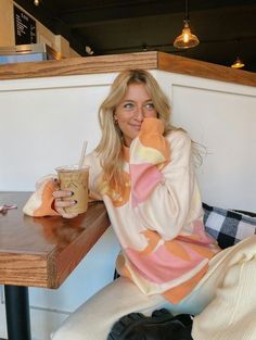 Cute Coffee Shop, Insta Poses, Coffee Photos, Inspiration Instagram, Instagram Pose, Insta Pics