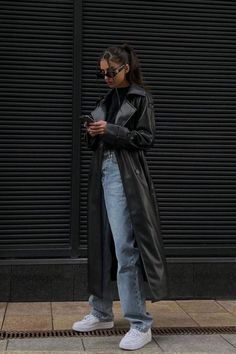 Leather Coat Outfit, Black Coat Outfit, Mantel Outfit, Trench Coat Outfit, Looks Street Style, Influencers Fashion, Fall Fits, Coat Outfits