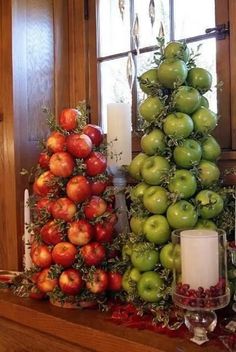 #natal #receitadenatal #frutasnatal #decoraçãonatal Decoration Buffet, Deco Nature, Fruit Decorations, Colonial Christmas, Deco Floral, Noel Christmas, Halloween Make, Christmas Kitchen, Apple Tree