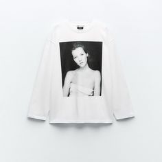 Heavy Weight - Regular Fit - Round Neck - Regular Length - Long Sleeve T-Shirt Made Of 100% Cotton. Round Neck And Long Sleeves. Front Image Of Kate Moss Iconic Images / Terry O’neill 2024. White | 0085/172 Box #100 Zara Tops With Graphic Print And Relaxed Fit, Sporty White Graphic Print Tops, Zara Sporty Cotton Top, Zara Graphic Print Top For Streetwear, Zara Relaxed Fit Tops For Streetwear, White Oversized Top With Front Print, Oversized White Top With Front Print, Zara Graphic Print Tee, Casual Zara Tops For Streetwear