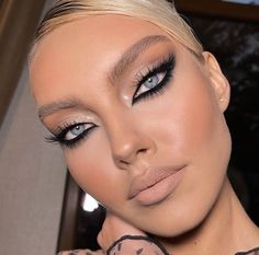 Club Makeup Looks, Cute Makeup Aesthetic, Clubbing Makeup, Black Smokey Eye Makeup, Club Makeup, Evening Eye Makeup, Belle Silhouette, Money Success, Makijaż Smokey Eye