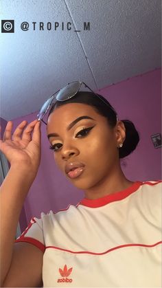 PINTEREST: CHOCOLATE DIARIES ✨ Download The App Mercari And Use My Code "YBAHAH" For Free Makeup & Items ❤️ Pelo Afro, Face Beat, Beat Face, Makeup For Black Women, Makeup Goals, Lashes Makeup, Flawless Makeup, Gorgeous Makeup, Make Up Looks