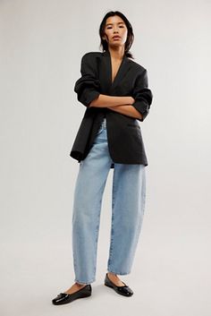 Shop our AGOLDE Balloon Jeans at FreePeople.com. Boho clothing for the creative spirit- free worldwide shipping. Mom Jeans Office, Ballon Jeans Outfits, Balloon Jeans Outfit Winter, Baggy Jean Pointed Heel, Chic Blue Baggy Jeans, Modern Baggy Wide-leg Jeans, Baggy Cuffed Jeans, Balloon Jeans Outfit, Levis Balloon Jeans