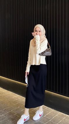 Style Hijab Casual, Outfit Ngampus, Rok Outfit, Outfit Hijab Casual, Outfit Korean Style, Hijab Look, Street Hijab Fashion, Mahira Khan, Muslim Outfits Casual