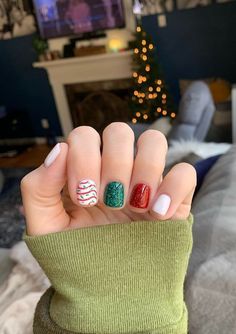 Trendy Christmas Nails, Tree Themes, Christmas Nails Easy, Christmas Gel Nails, Christmas Nails Acrylic, Cute Gel Nails, Aesthetic Christmas, Nails 2023, 2023 Christmas