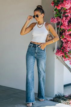 Sky Blue Raw Hem Straight Leg Jeans Cropped Blue Denim Pants, Chic Cropped Blue Jeans, Blue Mid-rise Jeans For Day Out, Blue Cropped Pants For Summer, Casual Blue Cropped Pants, Raw Hem Straight Leg Jeans, Trend Jeans, Jeans Heels Outfit, Summer Night Outfit