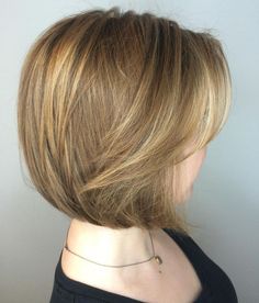 Brown Bob with Babylights Fine Hairstyles, Chunky Blonde Highlights, Bob Hair Cuts, Trendy Bob Hairstyles, Hair Cuts Styles, Cuts For Fine Hair, Caramel Blonde, Wavy Bob Hairstyles, Classic Bob