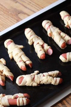 the hot dogs are ready to be cooked on the baking sheet for them to eat