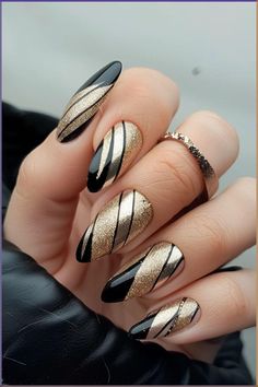 Line Design Nail Art, Vogue Hair, Almond Shaped Nails Designs, Adorable Nails, Bow Nail Designs, Vegas Nails, Line Nail Art, Yellow Nail Art, Gel Paint