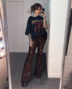 Concert Outfit Rock, Grammy Awards Red Carpet, Pastel Outfit, Sequin Pants, Rock Outfits, Festival Looks, Outfit Goals, Edgy Outfits, Grammy Awards