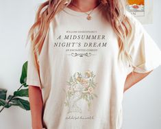 This is a unisex sized comfort colors t-shirt with a fairycore design depicting A Midsummer Night's Dream. It is a high quality and durable material - famous for it's "worn-in" look and vintage inspired muted color options. This whimsigoth t shirt is a great gift for the theater lovers in your life.  SIZE UP 1-2 SIZES FOR A TRENDY, LOOSE FIT PLEASE NOTE This is a standard unisex size Comfort Colors T-shirt. For an oversized tee, please size up. If you're looking for an oversized t-shirt dress lo Summer Fairycore Crew Neck T-shirt, Cotton Fairycore T-shirt For Summer, Summer Fairycore Cotton T-shirt, Fairycore Design, Aesthetic Light Academia, Shakespeare Gifts, Coquette Shirt, Dark Academia Clothing, Shirt Coquette