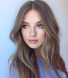 Lips Ideas, Pale Skin Hair Color, Hair Color For Fair Skin, Hair Pale Skin, Brunette Ombre, Dark Blonde Hair, Brown Balayage, Ombré Hair