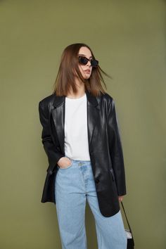 Black Jeans Outfit Spring, Black Leather Blazer Outfit, Mini Dress And Boots, Style Black Leather Jacket, Womens Leather Jacket Outfit, Black Blazer Outfit, Leather Jacket For Women, Dress And Boots, Jeans Outfit Spring