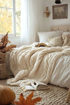 Fall-inspired bedroom decor with a chunky knit throw and autumn leaves. Warm Color Schemes, Fall Blanket, Aesthetic House, Fall Bedding, Boo Basket