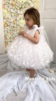 #butterfly #butterflydress #babyfashion #birthdayparty #photoshoot #babystyle Gown Butterfly, Dress With Butterflies, Girl Dress White, Baby Dress Pattern, Butterfly Girl, White Tutu, Crochet Baby Dress, Butterfly Dress, Flower Girl Dress