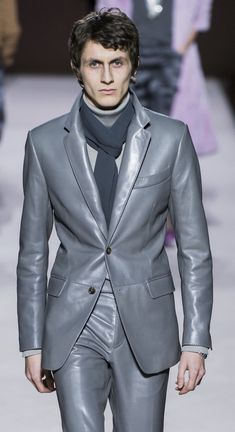 TOM FORD Fall 2019 Ready-To-Wear Look #6 Up Close Detail / NEW YORK FASHION WEEK Tweed Jacket Men, Mens Leather Blazer, Leather Suit, Leather Gear, Leather Trousers, Leather Style, Women's Handbags