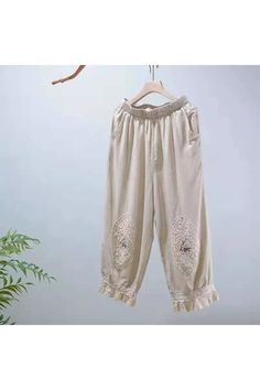 Material : Poliéster 












 Tamanho

 Comprimento da calça

 Cintura 











 S

 80cm

 56 cm








 M

 80 cm



 58 cm 








 eu

 80 cm



 60 cm 








 GG

 80 cm



 62 cm 








 XXG

 80 cm



 64 cm Casual Baggy Pants With Floral Embroidery, Baggy Floral Embroidered Bottoms, Baggy Bottoms With Floral Embroidery, Baggy Wide Leg Bottoms With Floral Embroidery, Beige Stretch Cotton Harem Pants, Baggy Embroidered Bottoms For Spring, Embroidered Baggy Bottoms For Spring, Spring Embroidered Baggy Bottoms, Spring Embroidered Loose Fit Pants