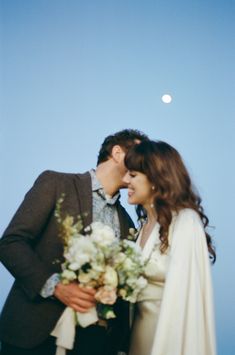 groom kissing bride on cheeky while she laughs, wearing vintage wedding gown Looks Like Film Wedding Photography, Laying Down Wedding Photos, Wedding Photography Vintage Style, Vintage Style Wedding Photoshoot, Wedding Couple Portrait Photography, Wedding Vintage Photography, Eclectic Wedding Photos, Vintage Wedding Poses, Vintage Wedding Aesthetic Photos