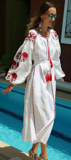 10 причин полюбить бохо | Журнал Ярмарки Ма�стеров Folklore White Dress, Vita Kin, Ukrainian Dress, Bohemian Style Dresses, Street Dress, Boho Style Outfits, Black Embroidery, Linen Midi Dress, Folk Fashion