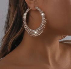 Absolutely beautiful Women's Fashion Geometric Rhinestone Hoop Earrings! Beautiful Bling earrings are sure to be your next best accessory!Look stunning in these vibrant diamond look! These will be your go to earrings. Gold or Silver Design Bling Earrings, Crystal Jewellery, Crystal Hoop Earrings, Circle Diamond, Wedding Bridal Jewellery, Party Earrings, Large Hoop Earrings, Diamond Hoop Earrings, Crystal Drop Earrings