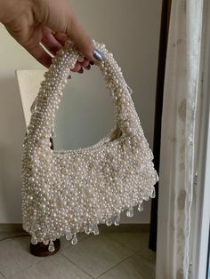 Bridal Clutch Purse, Hand Beaded Bag, Personalised Gifts Diy, Luxury Bags Collection, Diy Clothes Design, Bridal Clutch, Pearl Bag, Handbag Pattern, Jewelry Accessories Ideas