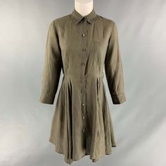 Theory Shirt Dress Comes In A Olive Ramie Fabric Featuring Long Sleeves, A Patch Pocket, Spread Collar, And A Buttoned Closure. Very Good Pre-Owned Condition. Marked: 2 Measurements: Shoulder: 14.5 Inches Bust: 38 Inches Sleeve: 19.5 Inches Length: 37 Inches Sui Generis Reference: 117355 Category: Dress More Details Brand: Theory Gender: Female Size: 2 Color: Olive Fabric: Ramie Pattern: Solid Style: Shirt Dress Age Group: Adult Sui Generis Designer Consignment Is An Award Winning Fashion Resale Store For Women & Men. Located In San Francisco. The New York Times, Gq, Refinery29, Goop, Forbes And More Have Recognized Sui Generis As One Of The Best Consignmen Relaxed Fit Long Sleeve Pleated Dresses, Classic Long Sleeve Mini Dress For Daywear, Formal Green Long Sleeve Shirt Dress, Fitted Long Sleeve Shirt Dress With Pockets, Casual Semi-formal Dress With Pockets, Casual A-line Shirt Dress For Dress Down Occasions, Elegant Long Sleeve Olive Dress, Casual Fitted Shirt Dress With Spread Collar, Green Relaxed Fit Shirt Dress For Work