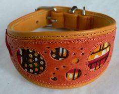 www.cewax.fr aime ce collier pour chien en cuir vachette orange fait main en France et tissu africain wax par Cuir de Persac Leather Jewellery, Wax Fabric, Leather Dog Collar, Handmade Fashion Jewelry, Leather Handbags Women, Gorgeous Leather