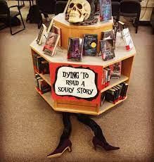 there is a book stand with books on it that has a sign reading dying to read a story