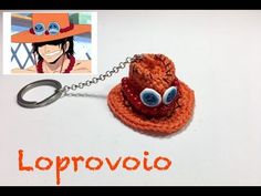 a crocheted keychain with an eyeball on it and the words loprovojo written in spanish