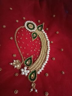 Manga Design In Aari Work, Bridal Blouse Designs With Name, Nath Blouse Design Work, Nath Blouse Design, Nath Designs Aari Work Blouse, Jardosi Work Design On Blouse, Aari Work Nath Design, Nath Blouse Work, Nath Embroidery Blouse Design