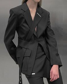 Woman Suit Fashion Party, Heliot Emil, Deconstruction Fashion, Woman In Suit, Blazer Designs, Inspiration Mode