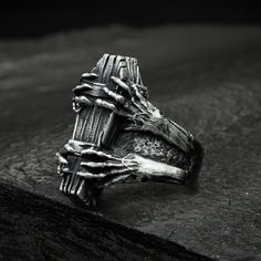 This ring is inspired by Pirates of the Caribbean: Dead Man's Chest. The four ghost... Retro Fashion Mens, Coffin Ring, Claw Ring, Biker Jewelry, Biker Rings, Retro Ring, Gothic Rings, Trendy Ring, Men's Jewelry Rings