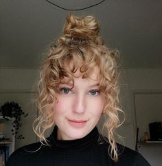 kıvırcık ince telli saç modelleri - Tarz Kadın Fine Curly Hair With Bangs, Front Pieces, Wavy Bangs, Curly Hair Photos, Curly Bangs, Haircuts For Curly Hair, Curly Hair Inspiration, Good Hair, Curly Hair With Bangs