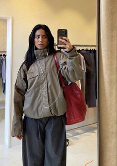 Windbreaker Outfit, Nyc Winter Outfits, Adam Sandler, Looks Street Style, Fall Fits, 가을 패션, Mode Vintage, Looks Style